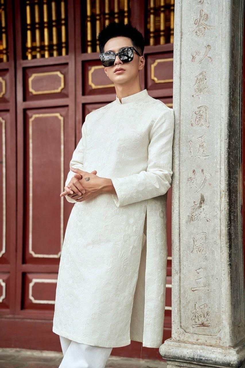 Daisy Vietnamese aodai for men white