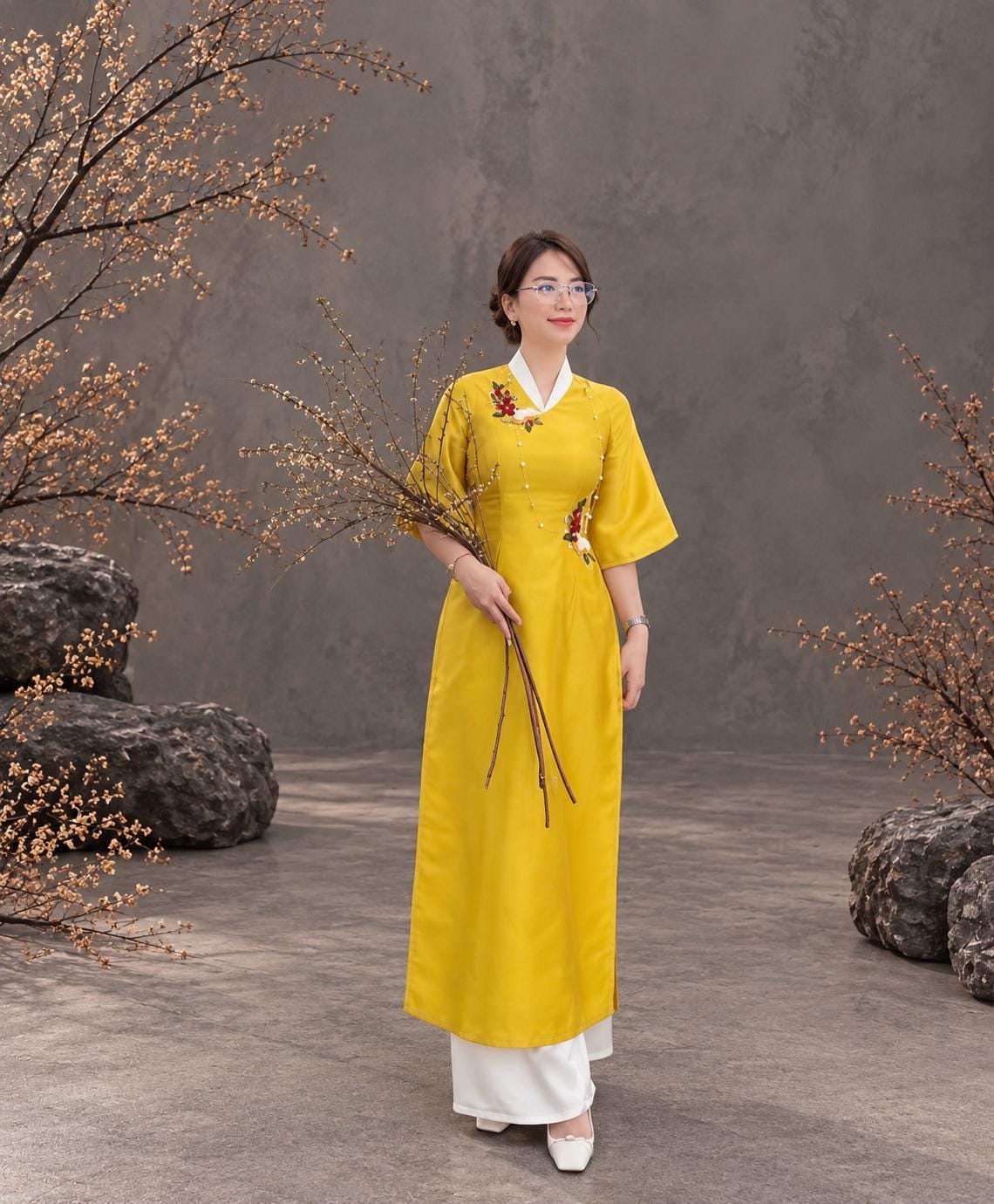 Keng Vietnamese ao dai Vneck yellow, pants included