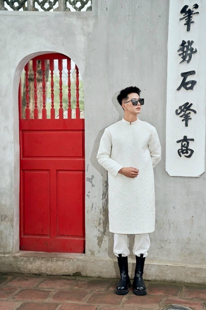 Daisy Vietnamese aodai for men white