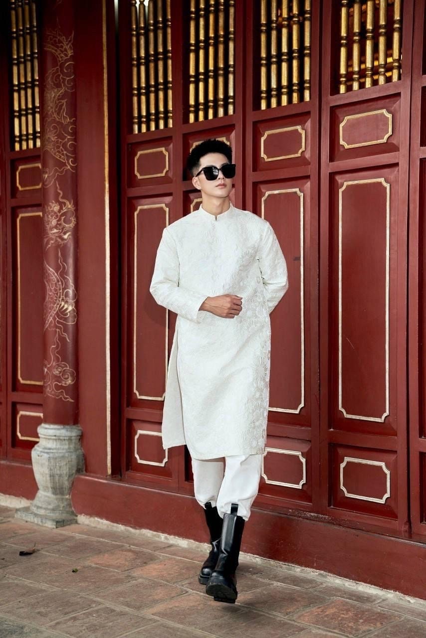 Daisy Vietnamese aodai for men white