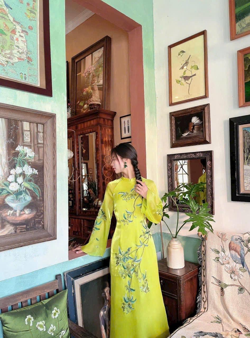 Lem Vietnamese ao dai lime punch green, pants included