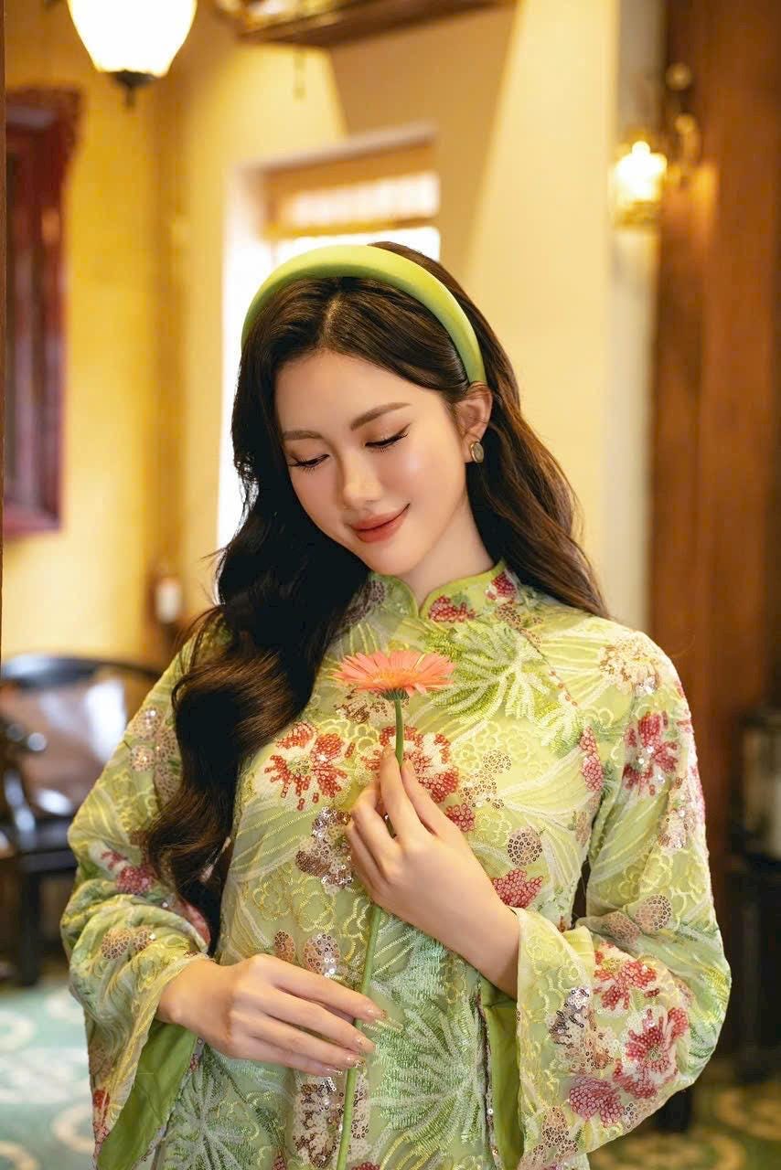 ComHoa Vietnamese aodai KimSa  floral embroidery green sequins, pants included