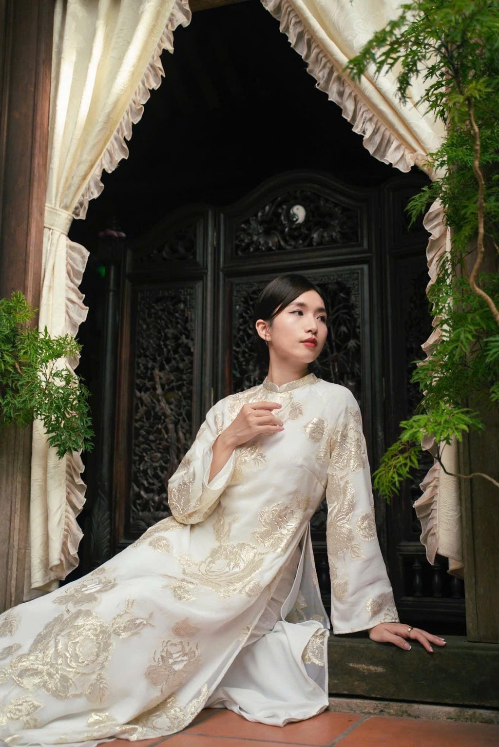 Vietnamese ao dai Rosey imprint 3D texture with gold aodai white relaxed style, pants included