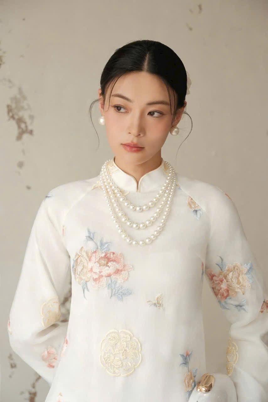 Vietnamese ao dai VanHoaLinh embroidered white aodai, pants included