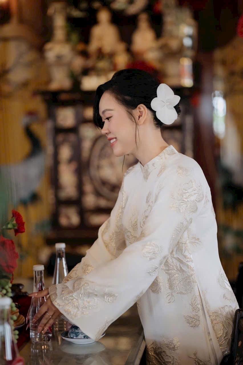 Vietnamese ao dai Rosey imprint 3D texture with gold aodai white relaxed style, pants included