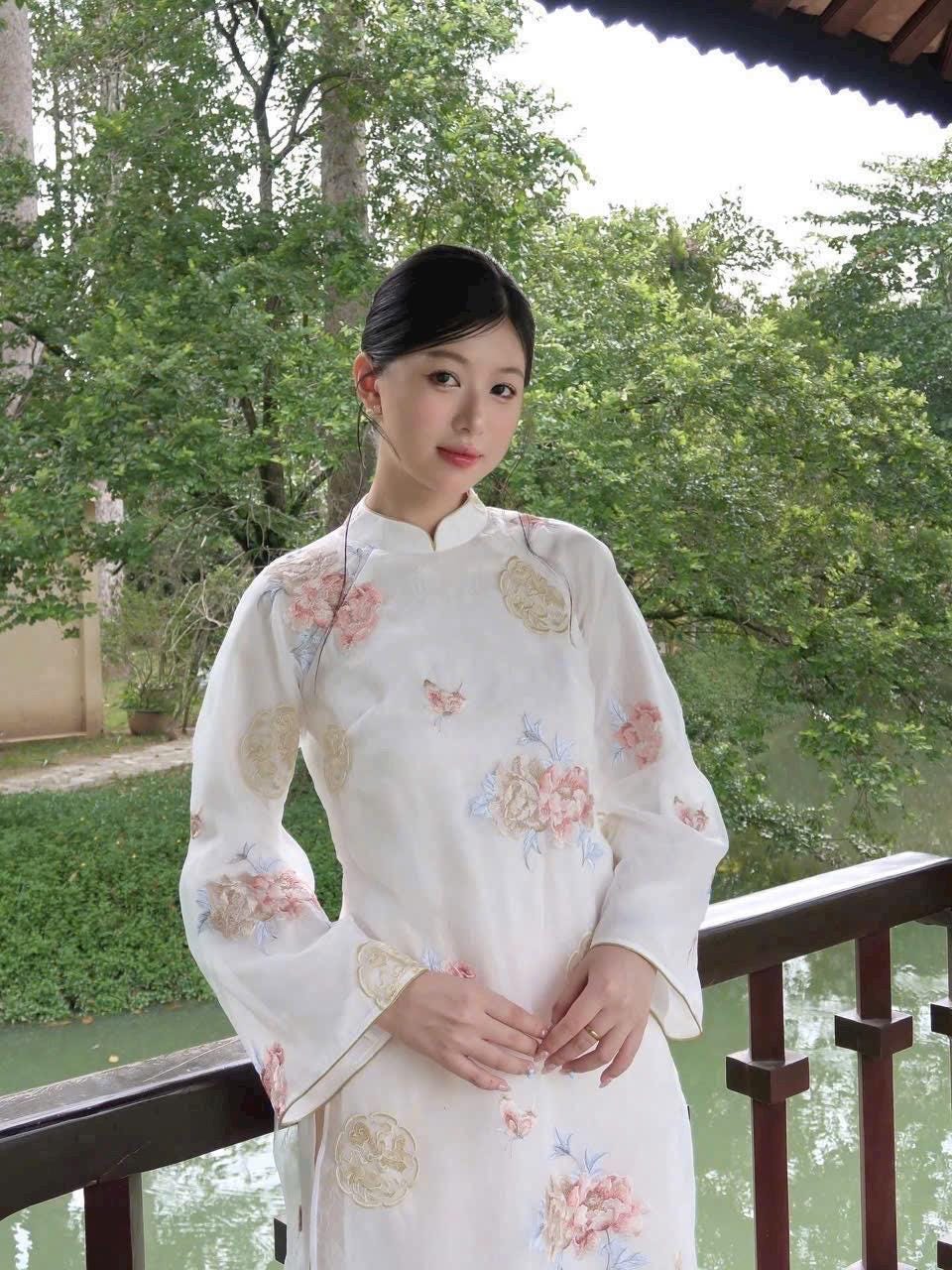Vietnamese ao dai VanHoaLinh embroidered white aodai, pants included