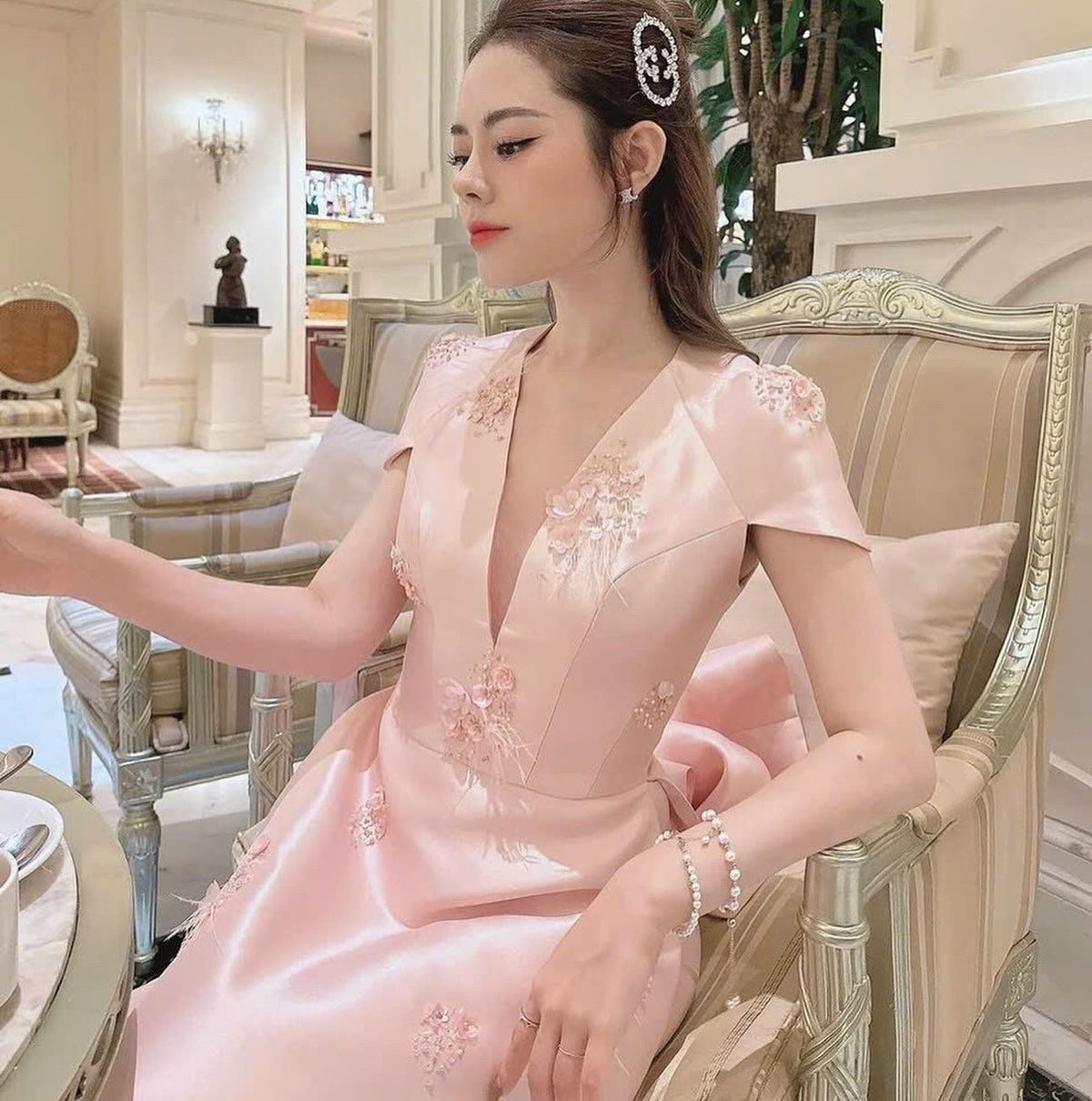 Vietnamese modern Vee aodai pink , pants included
