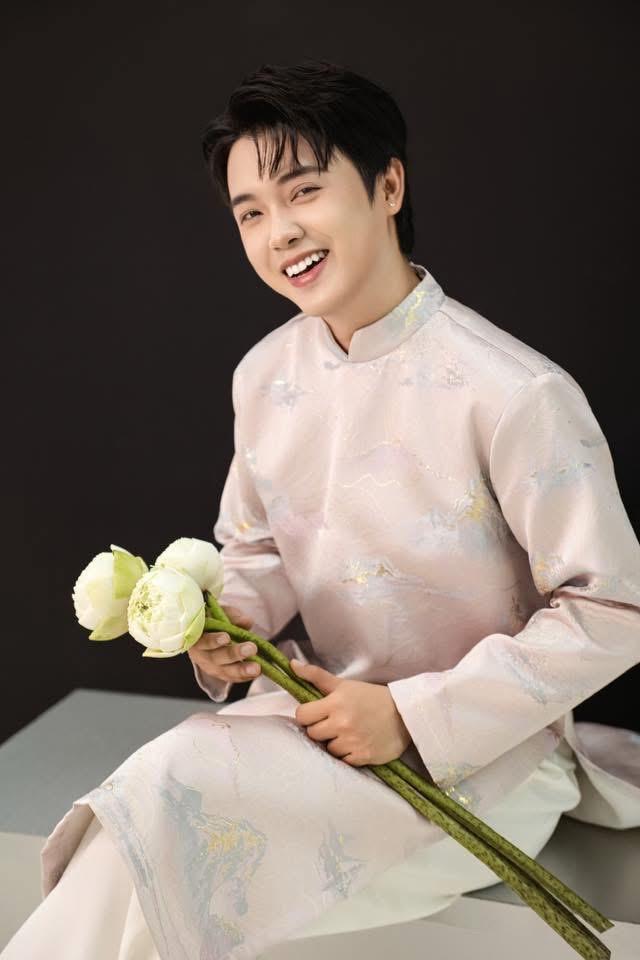 Vietnamese aodai for men Gam tafta VanMay ao dai light beige, light pink