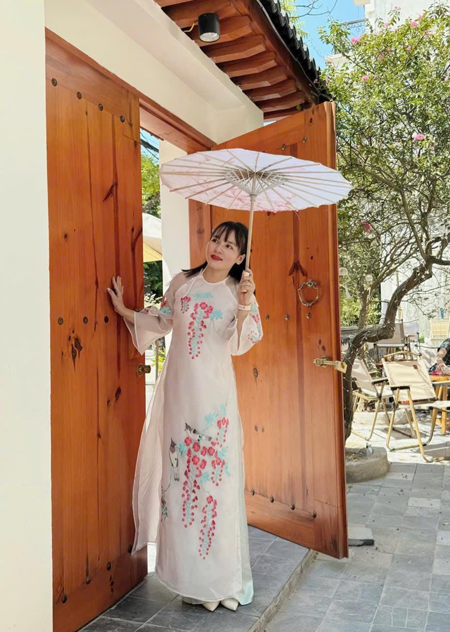 Vietnamese ao dai Vanny aodai pale pink embroidery, pants included