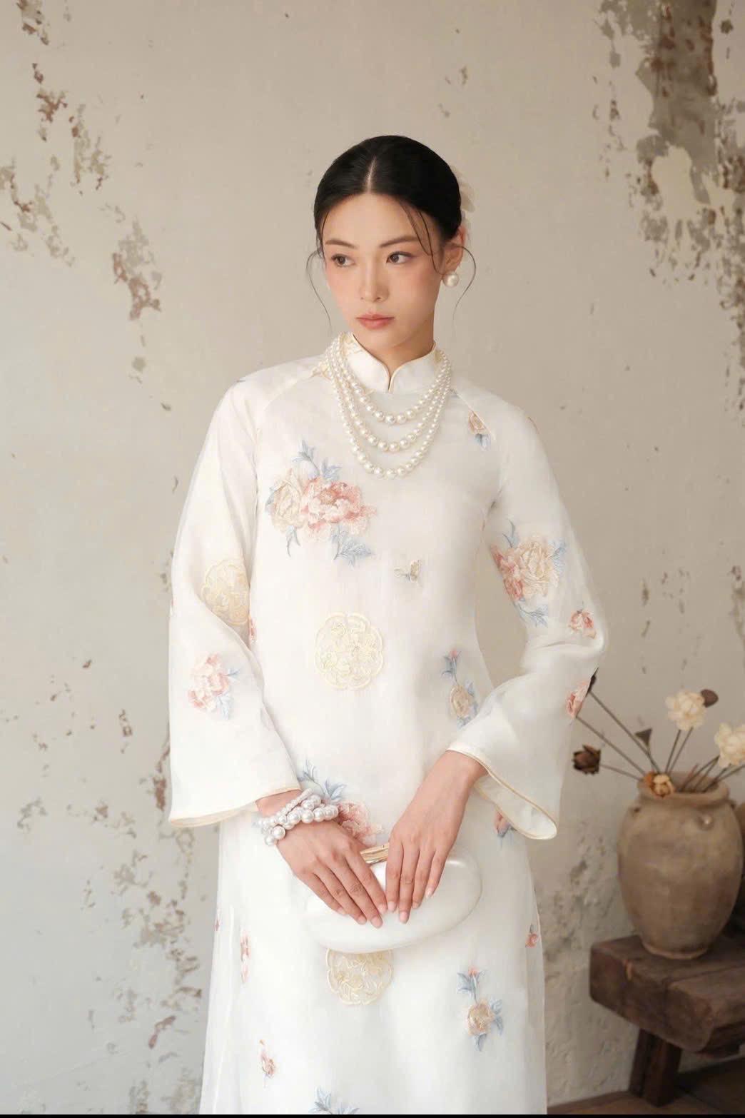 Vietnamese ao dai VanHoaLinh embroidered white aodai, pants included