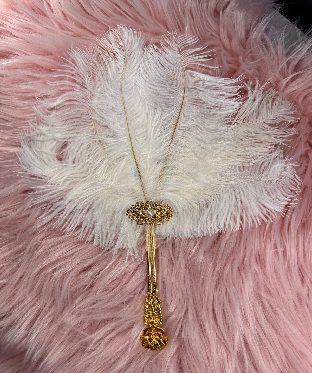 Bridal fan for Vietnamese or Chinese wedding, quat cam tay